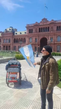 Caminó 2.300 kilómetros desde El Bolsón hasta Casa Rosada por las personas con discapacidad Caminó 2.300 kilómetros desde El Bolsón hasta Casa Rosada por las personas con discapacidad