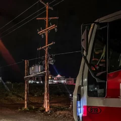 Explotó un transformador y Bomberos realizó un operativo preventivo en Caleta Olivia