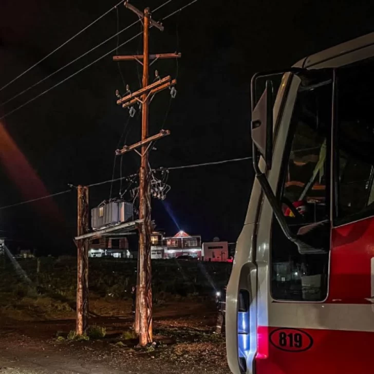 Explotó un transformador y Bomberos realizó un operativo preventivo en Caleta Olivia Explotó un transformador y Bomberos realizó un operativo preventivo en Caleta Olivia