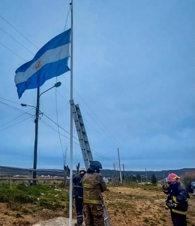 Intervencion-de-bomberos-caleta-olivia-1-630x728