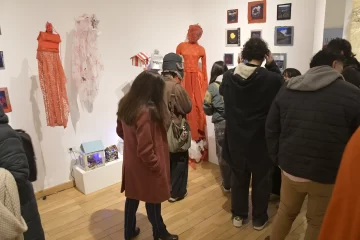 Obras de 15 artistas se encuentran en “Laboratorio Textil” Obras de 15 artistas se encuentran en “Laboratorio Textil”