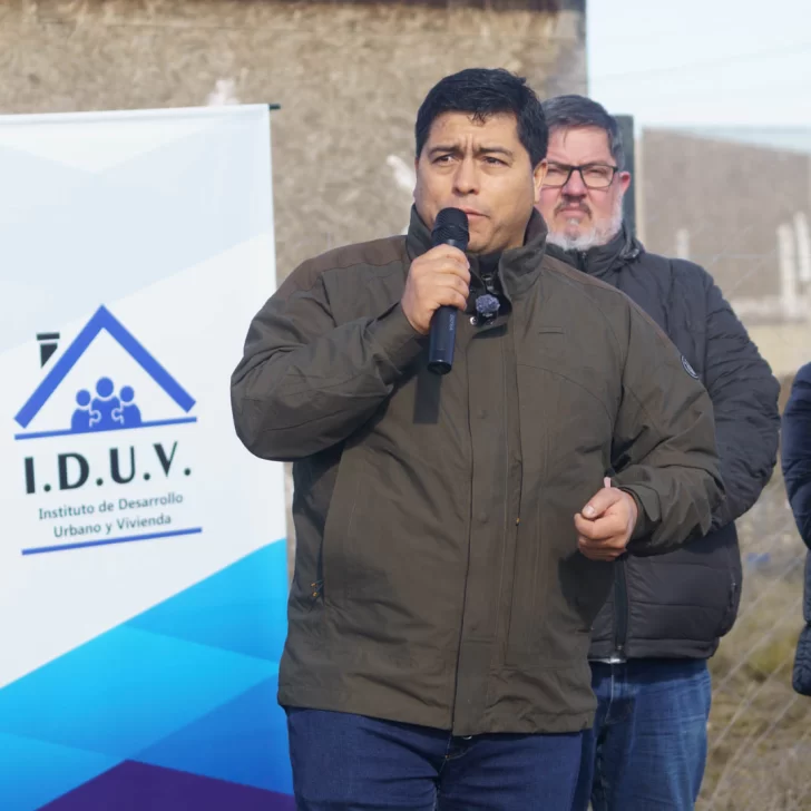 Claudio Vidal anunció inversión de $60 mil millones en viviendas y apuntó otra vez al kirchnerismo: “La corrupción se terminó” Claudio Vidal anunció inversión de $60 mil millones en viviendas y apuntó otra vez al kirchnerismo: “La corrupción se terminó”