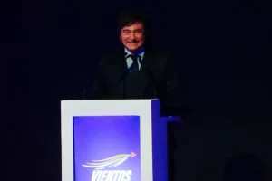 Milei contrastó su gestión con las anteriores y aseguró: “Les estamos ganando por goleada” Milei contrastó su gestión con las anteriores y aseguró: “Les estamos ganando por goleada”