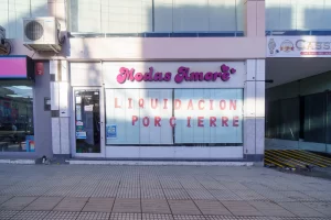 Modas Amore cierra sus puertas después de 30 años y se suma a la lista de comercios que bajaron sus persianas en 2026 Modas Amore cierra sus puertas después de 30 años y se suma a la lista de comercios que bajaron sus persianas en 2026