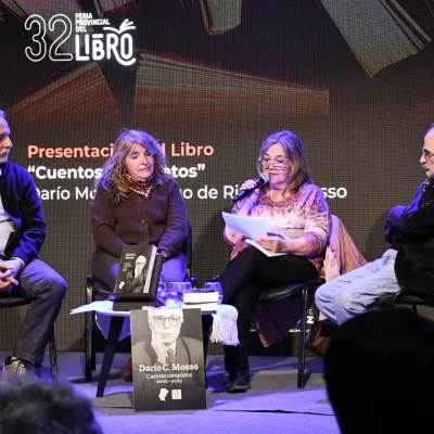 “Cuentos Completos” de Darío Mosso fue presentado en la Feria Provincial del Libro de Santa Cruz “Cuentos Completos” de Darío Mosso fue presentado en la Feria Provincial del Libro de Santa Cruz