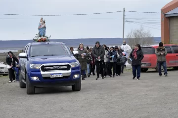 El frío no detuvo a los devotos de María del Rosario de San Nicolás El frío no detuvo a los devotos de María del Rosario de San Nicolás