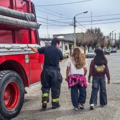Suicidio: Policía y Bomberos participaron de una jornada comunitaria de prevención en Puerto Deseado