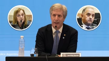 Alicia Kirchner es una de las senadoras que exige interpelar a Bausili por el destino del oro del Banco Central Alicia Kirchner es una de las senadoras que exige interpelar a Bausili por el destino del oro del Banco Central