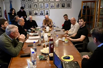 Agenda de desarrollo: “Nacho” Torres encabezó junto a Julio Kresteff una reunión con productores de Comodoro Rivadavia Agenda de desarrollo: “Nacho” Torres encabezó junto a Julio Kresteff una reunión con productores de Comodoro Rivadavia