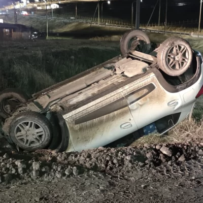 Dos jóvenes de Río Turbio volcaron en la Ruta 40 y salieron ilesos