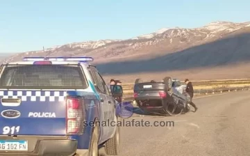 Despiste, impacto y vuelco camino al Glaciar Perito Moreno: dos personas fueron derivadas al Hospital SAMIC Despiste, impacto y vuelco camino al Glaciar Perito Moreno: dos personas fueron derivadas al Hospital SAMIC