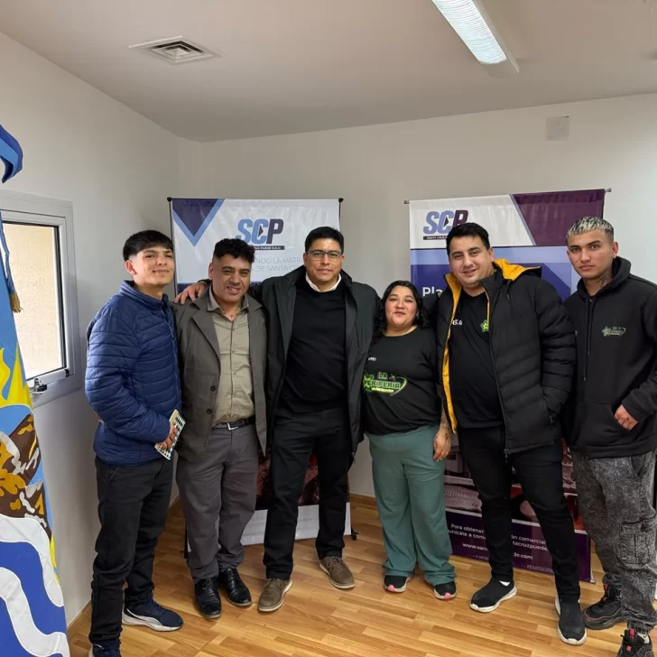 Vidal recibió a referentes de Flota Amarilla, Periferia y Manos Solidarias de Caleta Olivia Vidal recibió a referentes de Flota Amarilla, Periferia y Manos Solidarias de Caleta Olivia