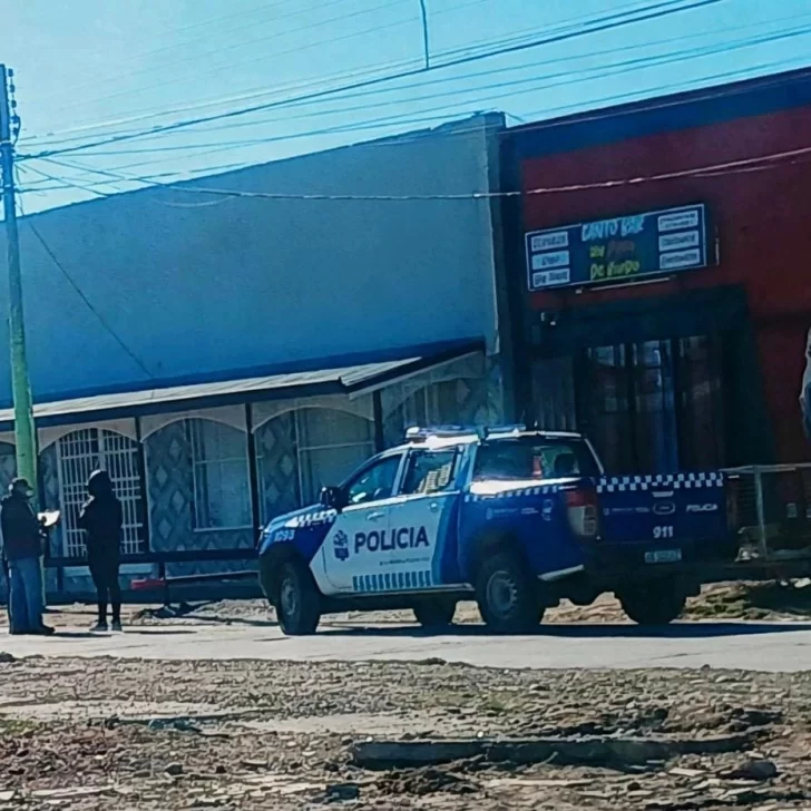 Detectaron un local nocturno abierto fuera de horario y vecinos denuncian que pertenecería a un efectivo policial Detectaron un local nocturno abierto fuera de horario y vecinos denuncian que pertenecería a un efectivo policial