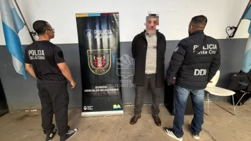 Trasladaron a Río Gallegos a acusado de maniatar a ancianos para robarles: estaba detenido en Buenos Aires Trasladaron a Río Gallegos a acusado de maniatar a ancianos para robarles: estaba detenido en Buenos Aires