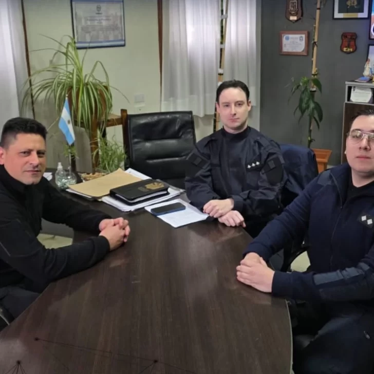 Dos oficiales de la Policía de Santa Cruz culminaron exigentes posgrados académicos en Buenos Aires Dos oficiales de la Policía de Santa Cruz culminaron exigentes posgrados académicos en Buenos Aires