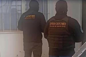 Allanaron la casa de un vecino de Río Gallegos por divulgar contenido de abuso sexual infantil: quedó libre a disposición de la Justicia Allanaron la casa de un vecino de Río Gallegos por divulgar contenido de abuso sexual infantil: quedó libre a disposición de la Justicia