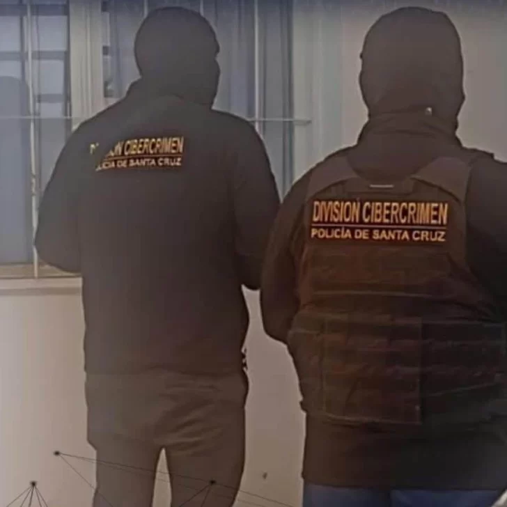 Allanaron la casa de un vecino de Río Gallegos por divulgar contenido de abuso sexual infantil: quedó libre a disposición de la Justicia Allanaron la casa de un vecino de Río Gallegos por divulgar contenido de abuso sexual infantil: quedó libre a disposición de la Justicia