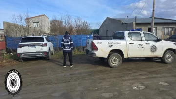 Dos autos “mellizos” secuestrados y un detenido: nuevo avance en la investigación por el tiroteo en Río Gallegos Dos autos “mellizos” secuestrados y un detenido: nuevo avance en la investigación por el tiroteo en Río Gallegos