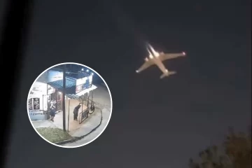 Avión de Aerolíneas Argentinas regresó de emergencia a Ezeiza por una falla en un motor: el momento del fuerte estruendo Avión de Aerolíneas Argentinas regresó de emergencia a Ezeiza por una falla en un motor: el momento del fuerte estruendo