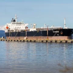Tierra del Fuego busca modificar sus leyes para frenar los buques petroleros británicos y sancionar la ruta comercial con Punta Arenas