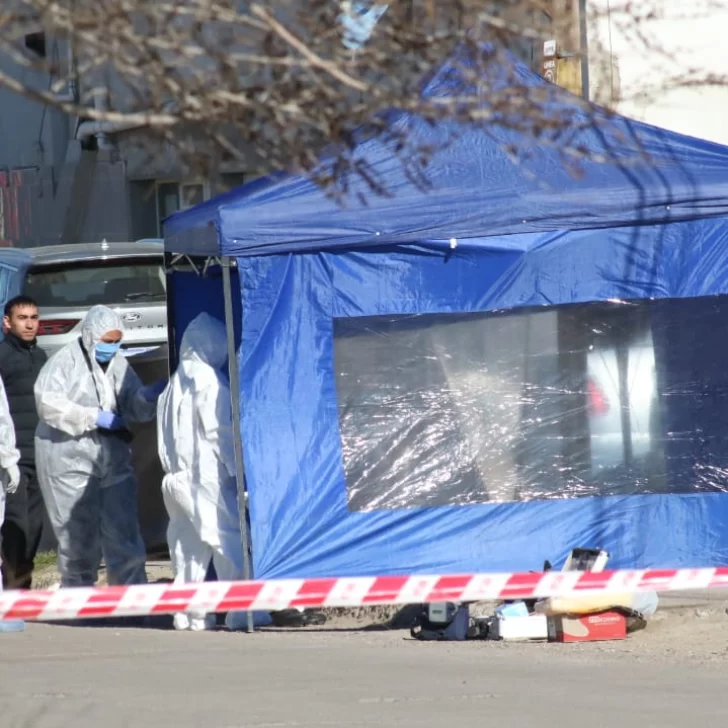 Misterio y dolor en Caleta Olivia: la autopsia a la beba hallada en la basura mantiene en vilo a la provincia Misterio y dolor en Caleta Olivia: la autopsia a la beba hallada en la basura mantiene en vilo a la provincia
