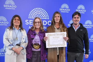 Alicia Kirchner impulsó la distinción a Fundación Por el Mar por su aporte al turismo y la conservación en Santa Cruz Alicia Kirchner impulsó la distinción a Fundación Por el Mar por su aporte al turismo y la conservación en Santa Cruz