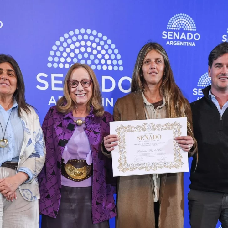 Alicia Kirchner impulsó la distinción a Fundación Por el Mar por su aporte al turismo y la conservación en Santa Cruz Alicia Kirchner impulsó la distinción a Fundación Por el Mar por su aporte al turismo y la conservación en Santa Cruz
