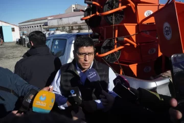 Claudio Vidal: “Hemos tomado la decisión política de disponer de maquinaria y todos los recursos para avanzar en la reparación eléctrica” Claudio Vidal: “Hemos tomado la decisión política de disponer de maquinaria y todos los recursos para avanzar en la reparación eléctrica”