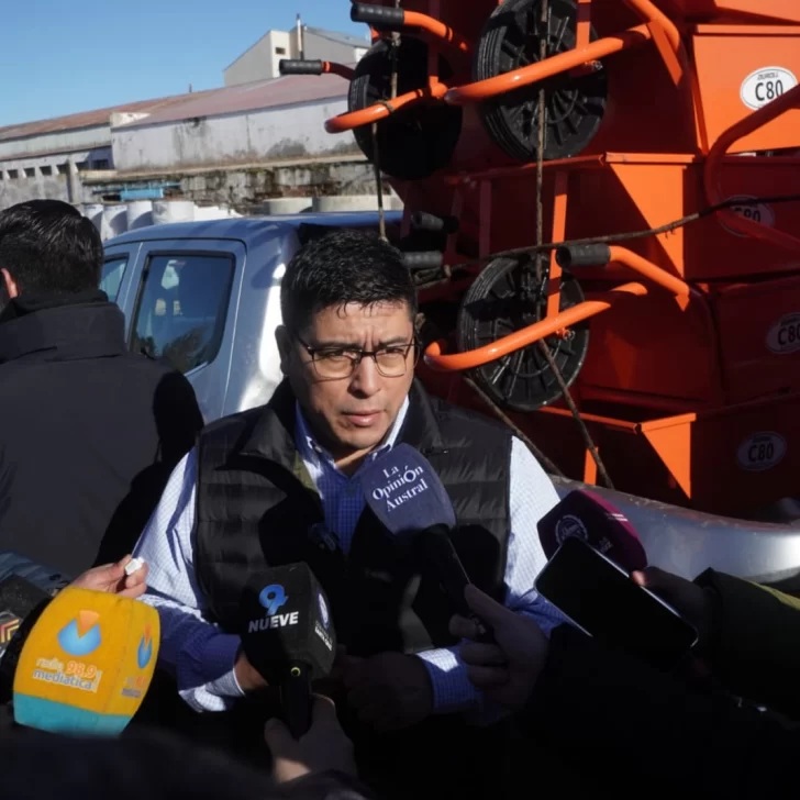 Claudio Vidal: “Hemos tomado la decisión política de disponer de maquinaria y todos los recursos para avanzar en la reparación eléctrica” Claudio Vidal: “Hemos tomado la decisión política de disponer de maquinaria y todos los recursos para avanzar en la reparación eléctrica”