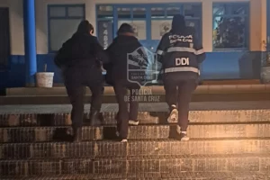 Dos mujeres demoradas por el caso de la bebé hallada muerta en la basura en Caleta Olivia: pericias y pruebas de ADN Dos mujeres demoradas por el caso de la bebé hallada muerta en la basura en Caleta Olivia: pericias y pruebas de ADN