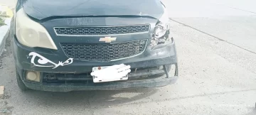 Importantes daños materiales tras el choque entre una camioneta de gran porte y un auto en Puerto Deseado Importantes daños materiales tras el choque entre una camioneta de gran porte y un auto en Puerto Deseado
