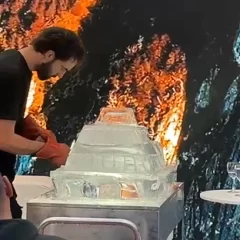 Una réplica en hielo del barco del Glaciar Perito Moreno sorprendió en la FIT 2026