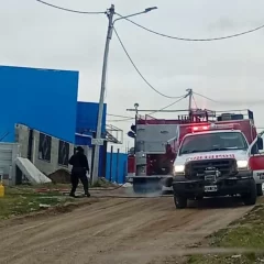Incendio fatal en Puerto Deseado: una casa quedó destruida y dos mascotas murieron atrapadas