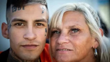 La madre de L-Gante rompió el silencio tras los allanamientos y apuntó contra la denunciante: “No es su exnovia” La madre de L-Gante rompió el silencio tras los allanamientos y apuntó contra la denunciante: “No es su exnovia”