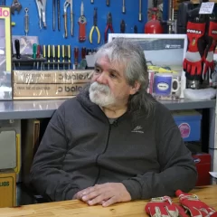 Minki Bórquez en “Mateando con Carlos”: una vida entre autos, trofeos y recuerdos