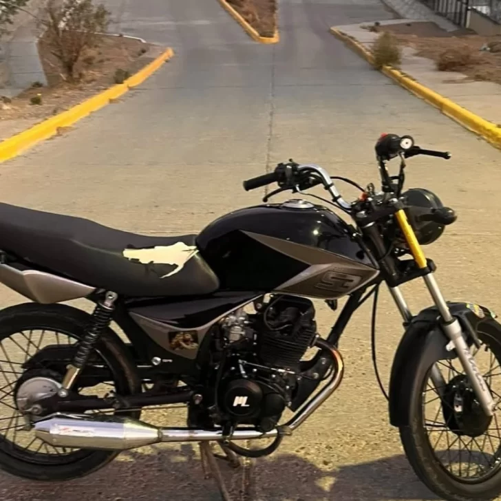 Inseguridad en Caleta Olivia: fue a entrenar al gimnasio y al salir descubrió que le habían robado la moto Inseguridad en Caleta Olivia: fue a entrenar al gimnasio y al salir descubrió que le habían robado la moto