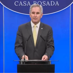 El Gobierno de Milei evalúa un fin de semana largo de 5 días por la visita del Papa León XIV a la Argentina en noviembre
