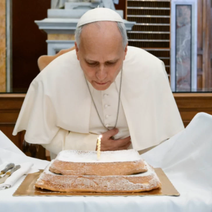 El Papa León XIV celebró su cumpleaños en la Biblioteca Vaticana y lo tomó como una señal de su madre: “Dios tiene sentido del humor” El Papa León XIV celebró su cumpleaños en la Biblioteca Vaticana y lo tomó como una señal de su madre: “Dios tiene sentido del humor”