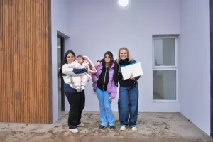 “Esperé 20 años mi casa”: Paula Durbas recibió las llaves de su vivienda y cumplió un sueño familiar “Esperé 20 años mi casa”: Paula Durbas recibió las llaves de su vivienda y cumplió un sueño familiar
