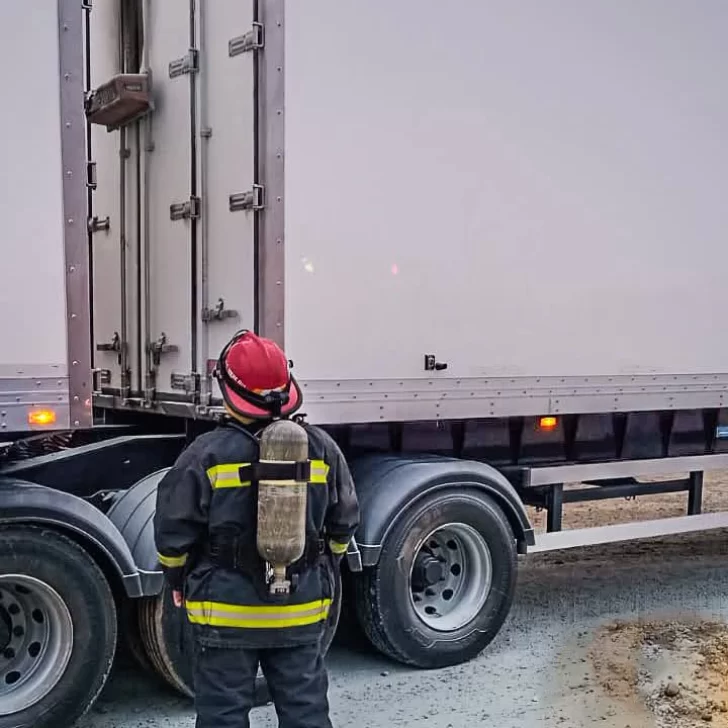 Un fallo eléctrico desató un principio de incendio en la mochila satelital de un camión Un fallo eléctrico desató un principio de incendio en la mochila satelital de un camión