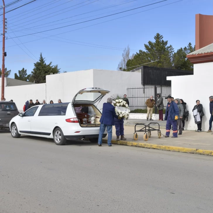 Último adiós a Verónica Corvalán: familiares y amigos despidieron a la reconocida ceramista de Río Gallegos Último adiós a Verónica Corvalán: familiares y amigos despidieron a la reconocida ceramista de Río Gallegos