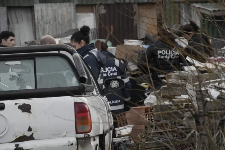  La Policía busca objetos de interés en el marco de la búsqueda de Morales Roa. FOTO: JOSÉ SILVA / LOA.