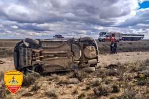 Vuelco en la Ruta 281 entre Fitz Roy y Jaramillo: cinco personas fueron trasladadas para atención médica Vuelco en la Ruta 281 entre Fitz Roy y Jaramillo: cinco personas fueron trasladadas para atención médica