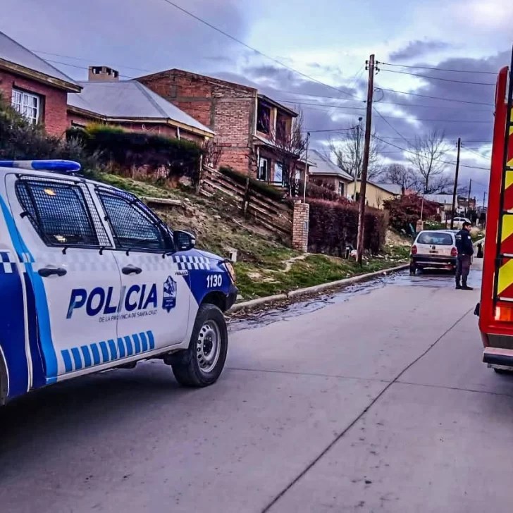 El conductor de un auto perdió el control del mismo y terminó volcando: no hubo que lamentar heridos El conductor de un auto perdió el control del mismo y terminó volcando: no hubo que lamentar heridos