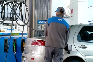 YPF aumenta 1% el precio de sus combustibles desde este sábado YPF aumenta 1% el precio de sus combustibles desde este sábado