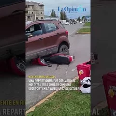 Fuerte choque en la Autovía 17 de Octubre: una joven motociclista terminó hospitalizada