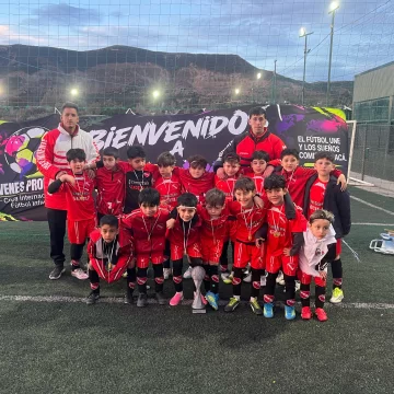 El Rojo de la calle Alvear fue subcampeón en Comodoro Rivadavia y cerró un torneo inolvidable El Rojo de la calle Alvear fue subcampeón en Comodoro Rivadavia y cerró un torneo inolvidable