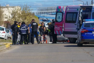 Río Gallegos: dos jóvenes hospitalizados tras una colisión entre un auto y una moto Río Gallegos: dos jóvenes hospitalizados tras una colisión entre un auto y una moto