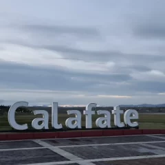 Sacaron a una mujer de avanzada edad de las heladas aguas de Bahía Redonda de El Calafate