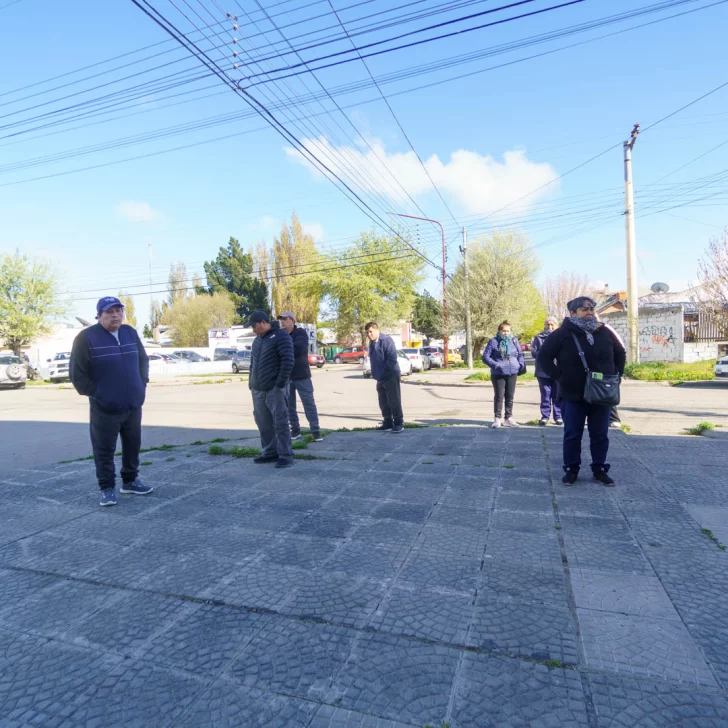 La comunidad boliviana se organizó en Río Gallegos exigiendo justicia por el hombre que murió en la Comisaría Séptima La comunidad boliviana se organizó en Río Gallegos exigiendo justicia por el hombre que murió en la Comisaría Séptima